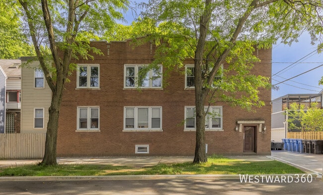 Building Photo - 2239 W Cornelia Ave Unit 2