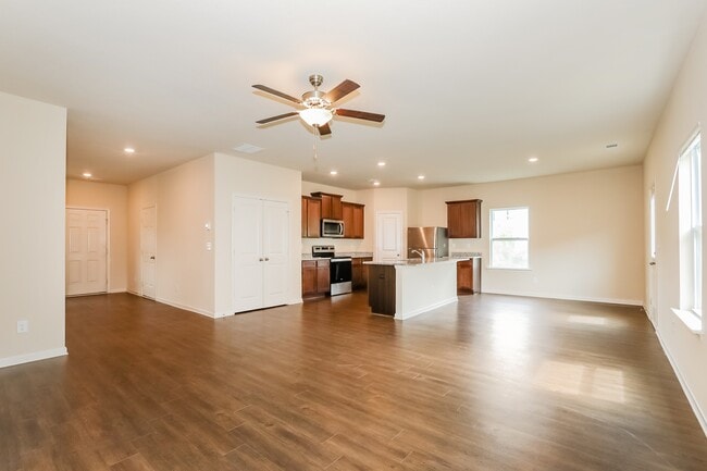 Photo - 956 Creekview Rd