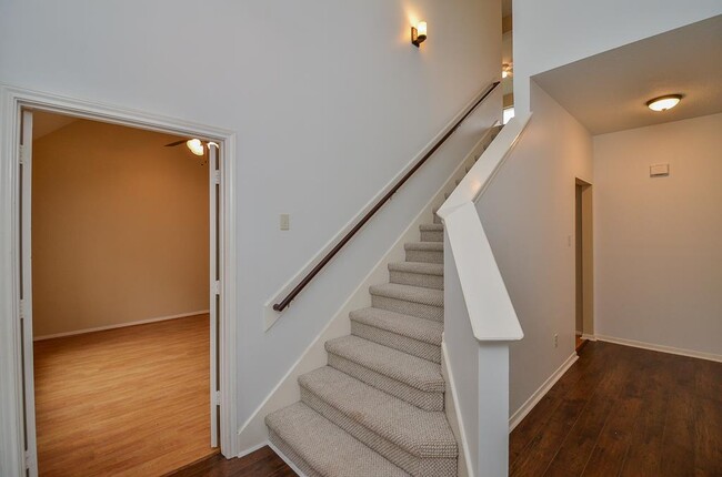Photo - 139 Skycrest Dr