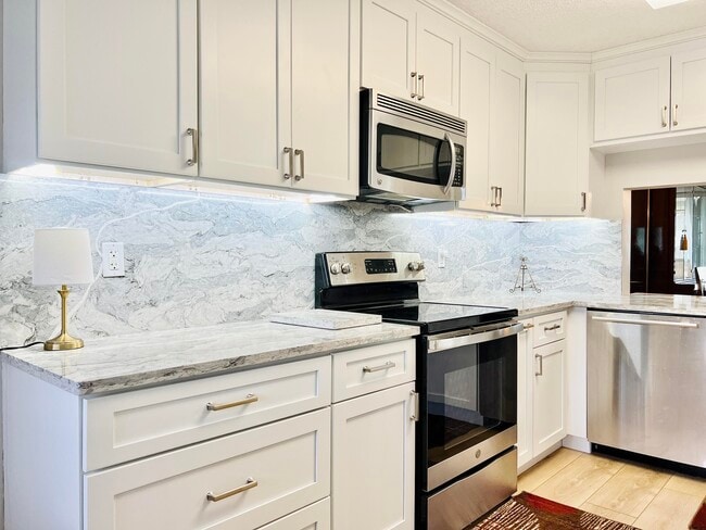 Photo - 4725 Lucerne Lakes Blvd E Unidad 311