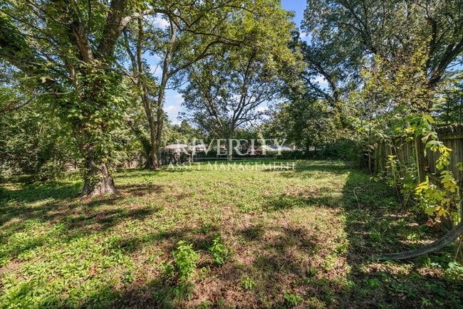 Photo - A MUST SEE, AMPLE SPACE HERE AND VERY MODE...