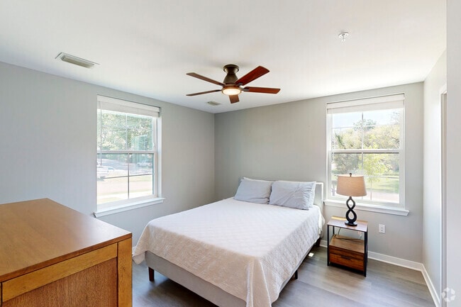 2 BR, 2 BA, 953 SF