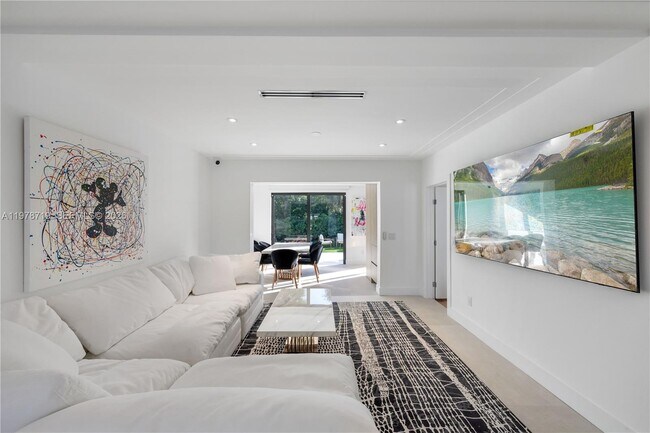 Photo - 900 W 47th Ct