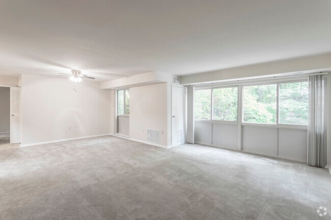 1 BR, 1 BA - 820 SF