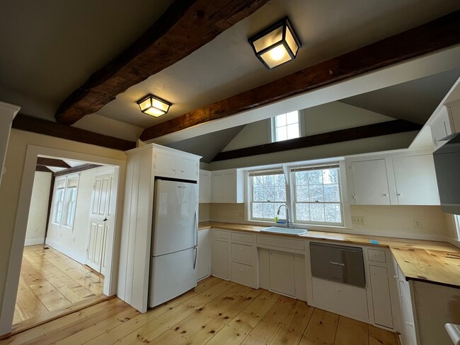 Photo - 410 Cider Hill Rd