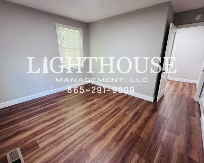 Photo - 1808 Lombard Pl