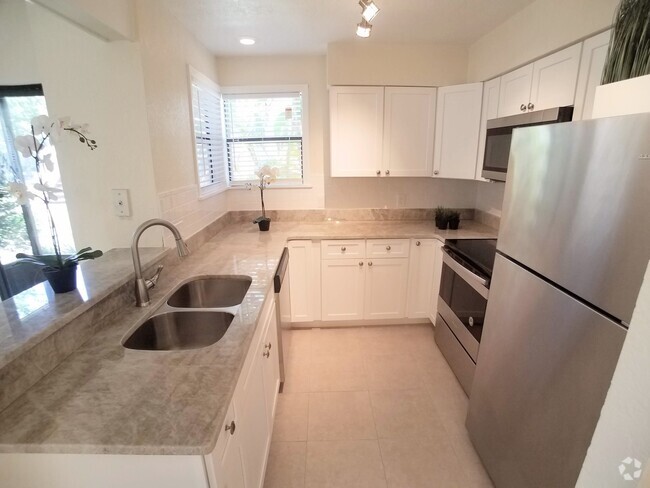 Building Photo - Beautiful Remodeled 2/2 Winter Park Condo ... Unit 25