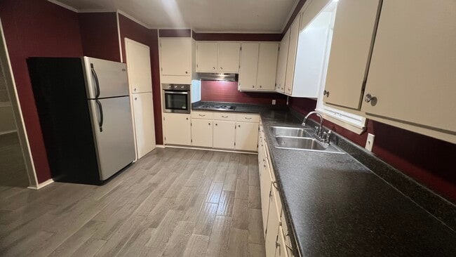 Photo - Clearview/ Atlanta Duplex Unit B