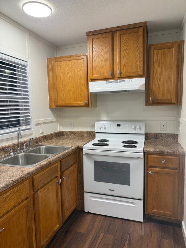 Photo - 140 E Ensley St