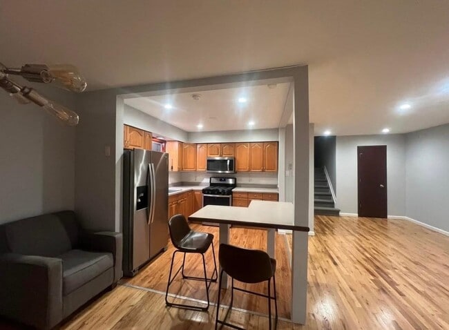 173 W 17th St