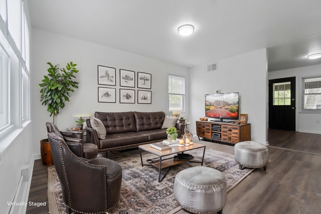 Now Available: 2-Bedroom Townhouse in Scen... - Now Available: 2-Bedroom Townhouse in Scen...