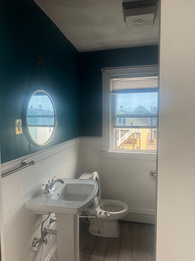 Bath - 64 Vinton St Unit 3