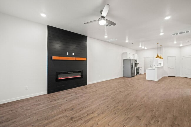 Photo - 7016 40th St