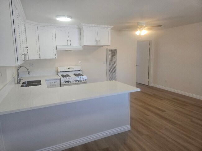 Photo - 14323 Haynes St