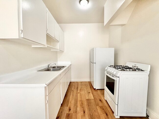 Building Photo - 739 Normandie Ave Unit 104 Rental
