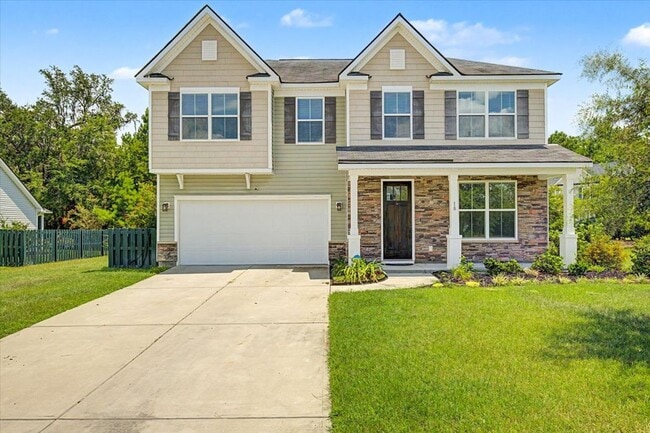 Building Photo - Spacious 4 Bed, 2.5 Bath in The Commons