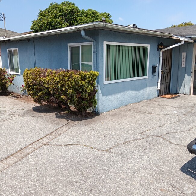 Building Photo - 4745 W 160th St Rental