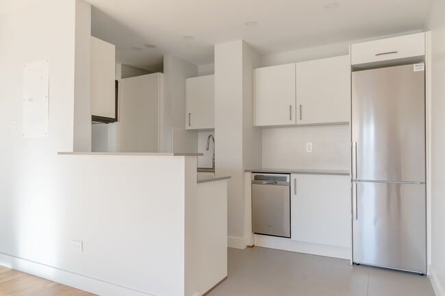 Building Photo - 111 Lawton Blvd Unit 608