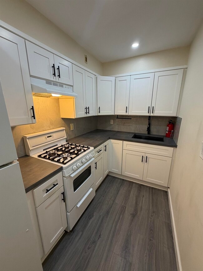 Building Photo - 455 Fairview Ave Unit 3