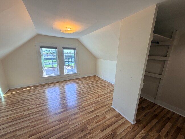 541 Broadway Unit R3