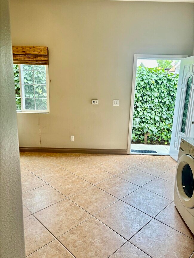 Photo - 5849 White Oak Ave