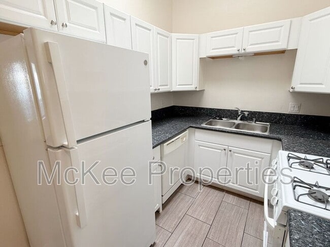 3028 Juniper St Unidad 4