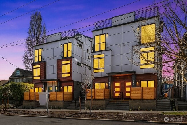 Building Photo - Modern 2 bed 2 bath town house available for move NOW