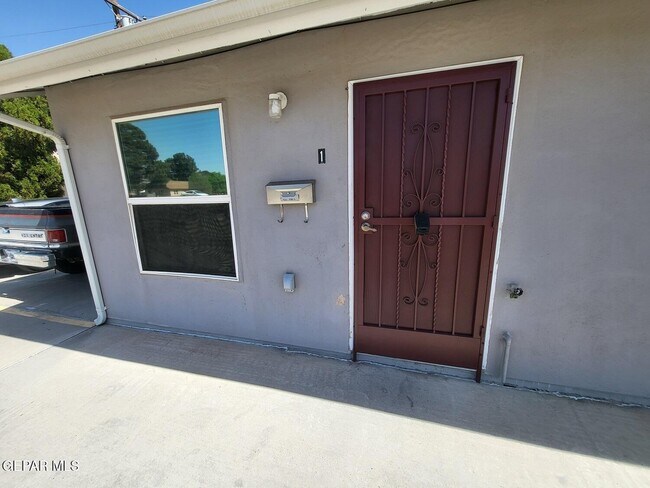 Building Photo - 7365 N Loop Dr Unit 3