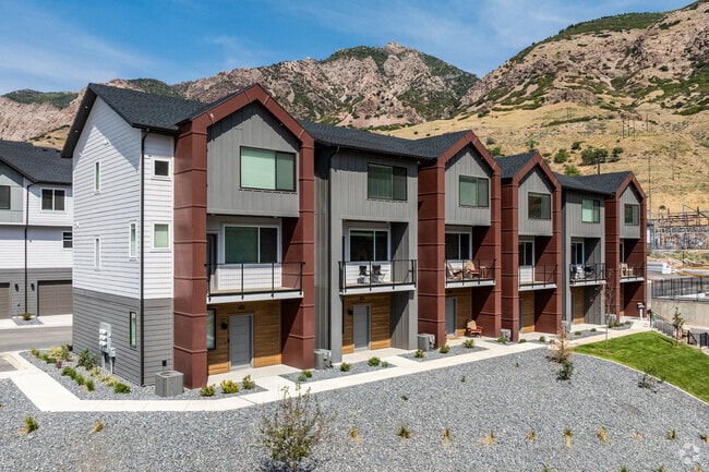Primary - Enduro Townhomes