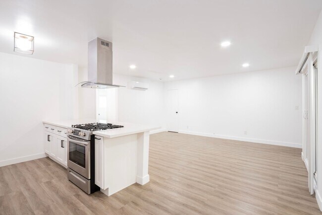 1235 N Ogden Dr