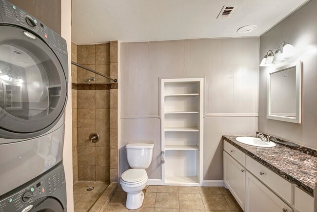 Photo - 1135 Woodland St Unit A