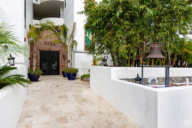 5247-5253 Vantage Ave - 5247-5253 Vantage Ave