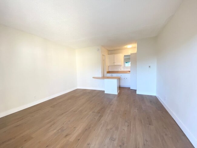 Cozy Studio in Canoga Park! MOVE IN READY - Cozy Studio in Canoga Park! MOVE IN READY Apartment Unit 218