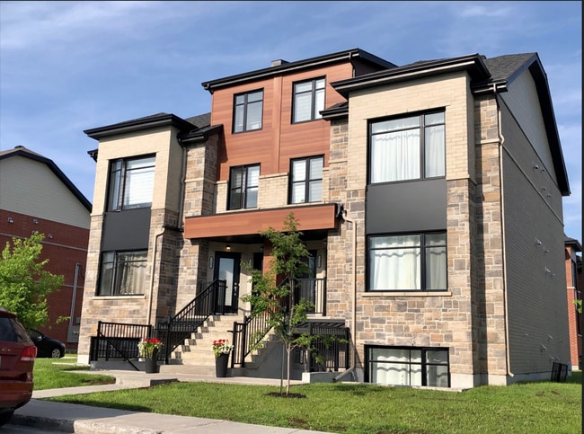 Building Photo - 1165 Rue Du Grand-Pic Unit 1167