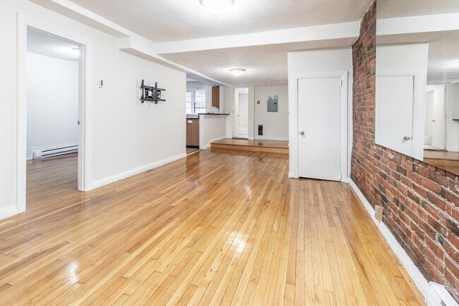 Building Photo - 16 Cumberland St Unit B Rental