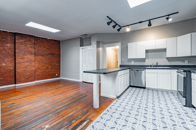 3BR, 3BA - 4,000SF - Kitchen 3rd Floor