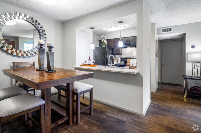 1BR, 1BA - 665SF Dining Room - The Lennox