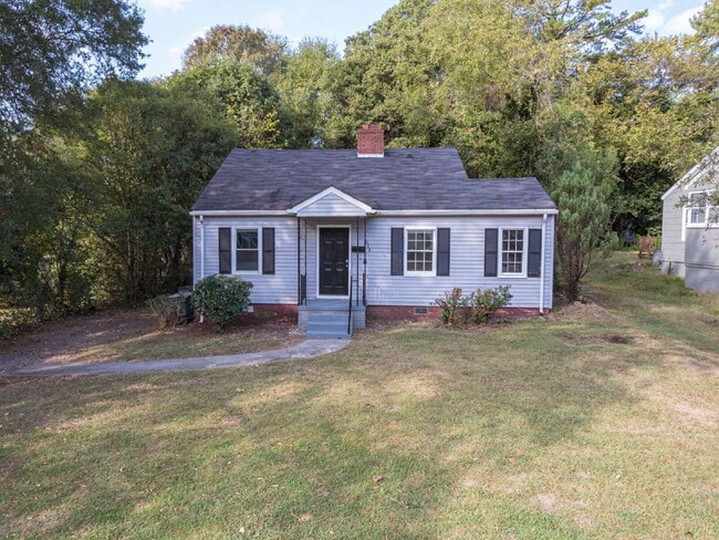 Photo - "Charming 4-Bedroom Gem in Charlotte - Cozy Living with Spacious Comfort!"