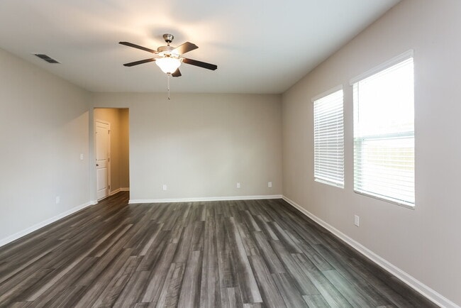 Photo - 567 Knightsbridge Ln