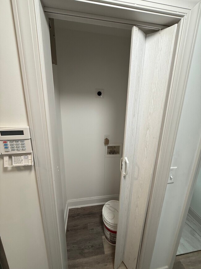 Photo - 335 Spikes St