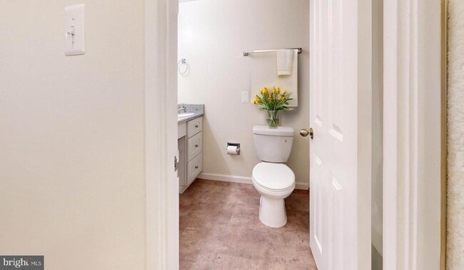Building Photo - 307 Yoakum Pkwy Unit 1215 Rental