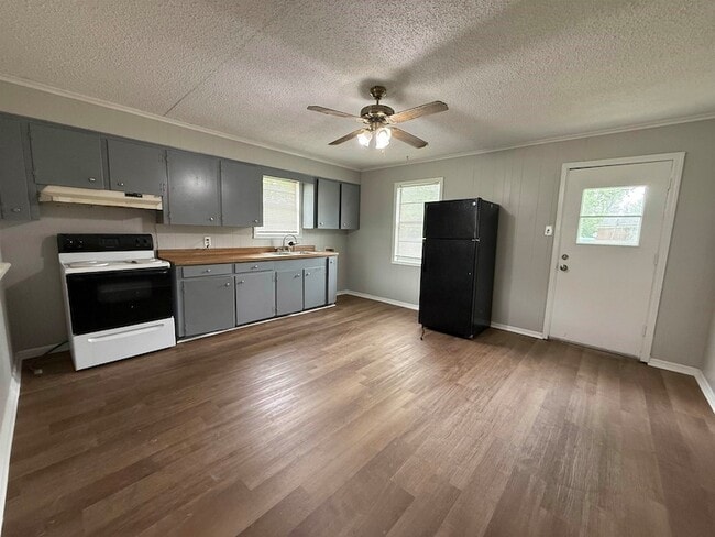 Photo - 119 Jelk St