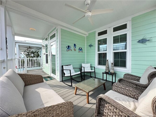 Photo - 378 NE Wharf Way