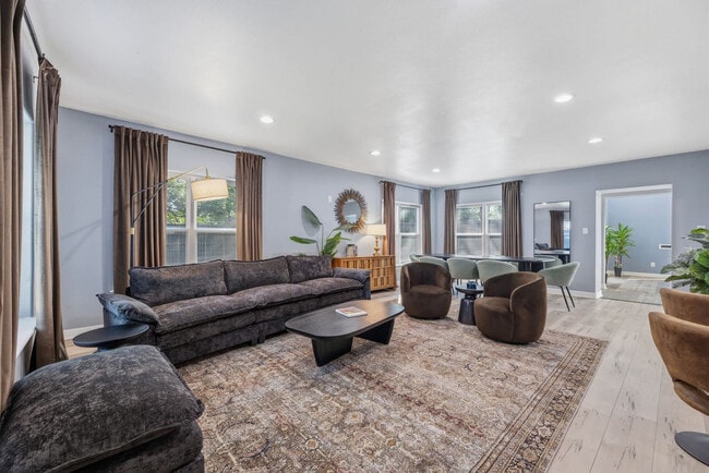 Building Photo - 4149 Ferndale Dr Unit SI ID1568500P