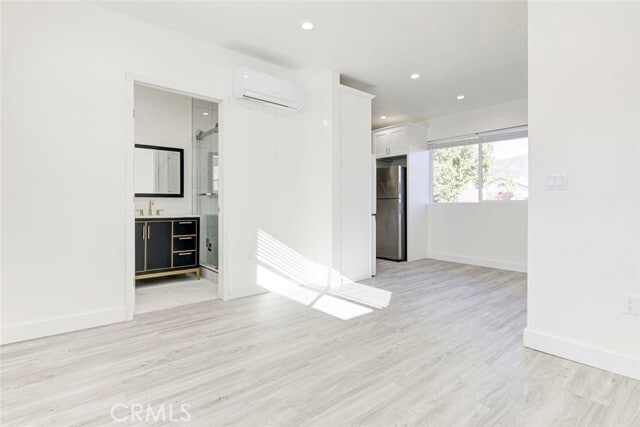 Photo - 7846 Kyle St