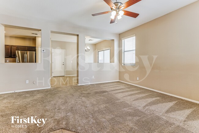 Photo - 127 E Catclaw St