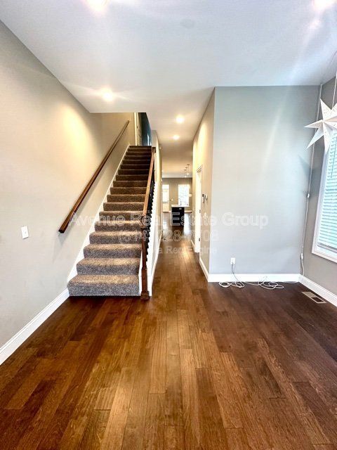 Photo - 4328 Swan Ave