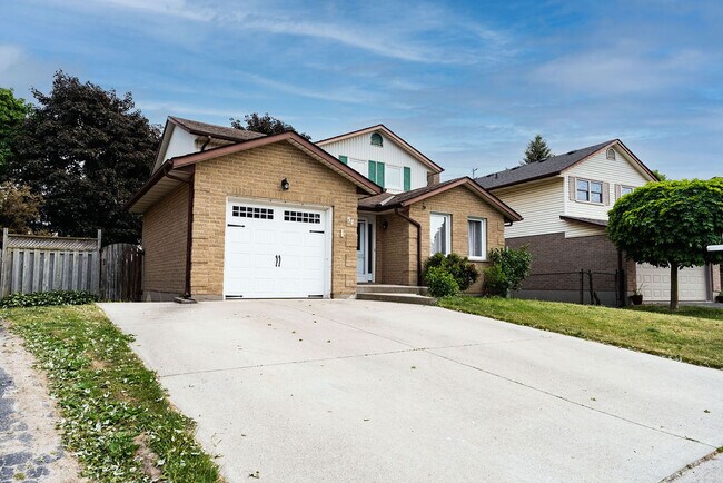 Beautiful 4-Bedroom Home in Pond Mills – Finished Basement & Garage - Beautiful 4-Bedroom Home in Pond Mills – Finished Basement & Garage