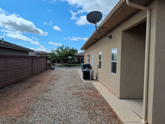 Photo - 4 Bedroom Home Near Pine View High School With 2 Car Garage