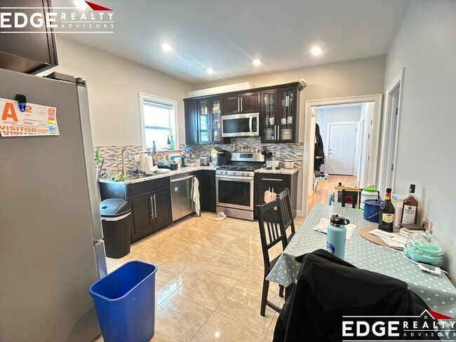 Building Photo - 83 Newbury St Unit 2 Rental